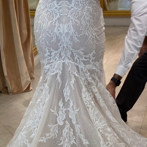 WEDDING DRESS - Picture 2 of 7